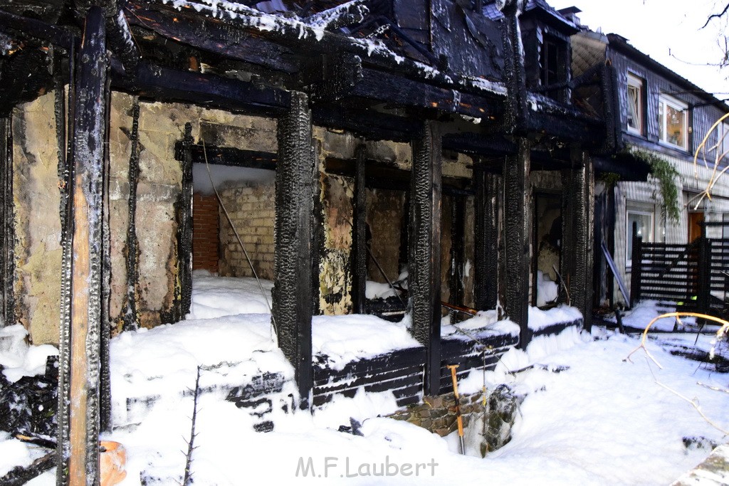 Grossfeuer Einfamilienhaus Siegburg Muehlengrabenstr P0764.JPG - Miklos Laubert